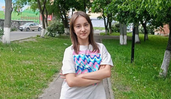 Золотой знак отличия ГТО в лицах.