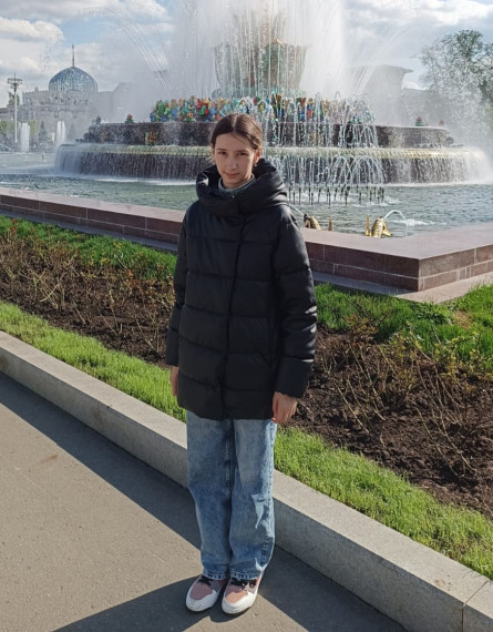 Демина Александра, ученица 8 «А» класса ОГБОУ «Шебекинская СОШ с УИОП» Белгородской области, обладательница золотого знака ВФСК ГТО..